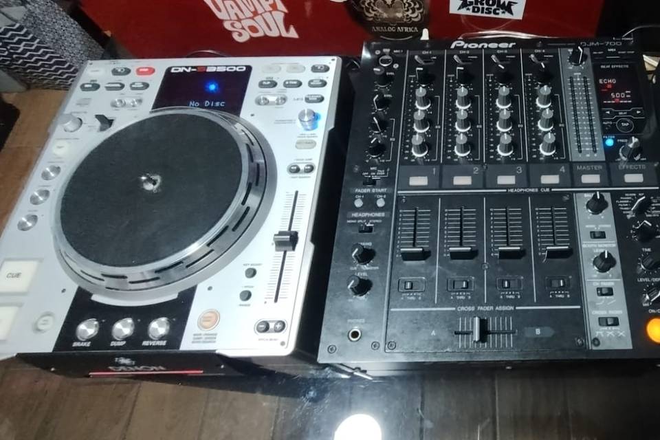 Cabina DJ retro CD