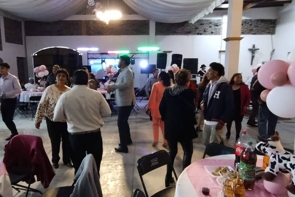 EN pleno baile