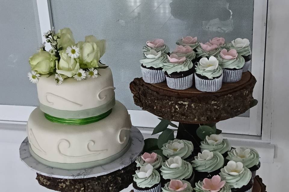 Cobertura de fondant acompañad