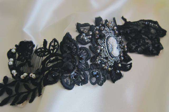 Tocado encaje negro