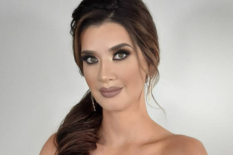 Nayeli Muñoz - Agencia de maquillaje