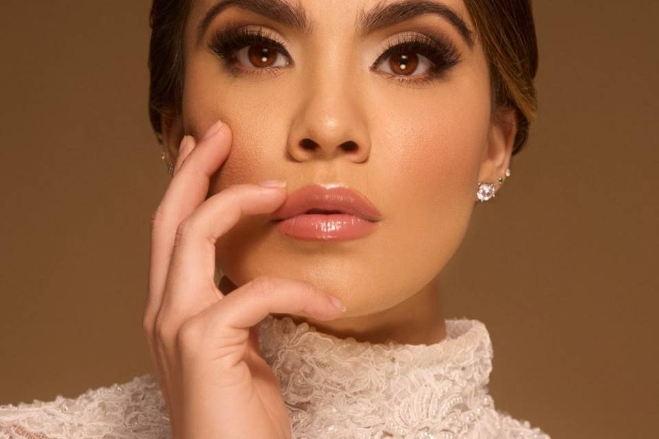 Nayeli Muñoz - Agencia de maquillaje