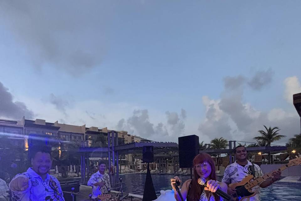 Grupo musical en una terraza