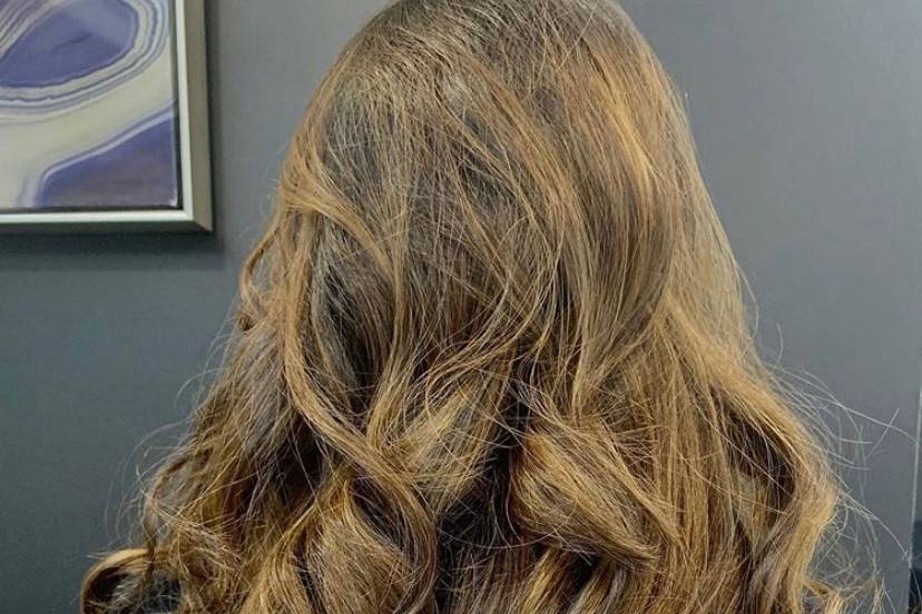 Caramel balayage y corte