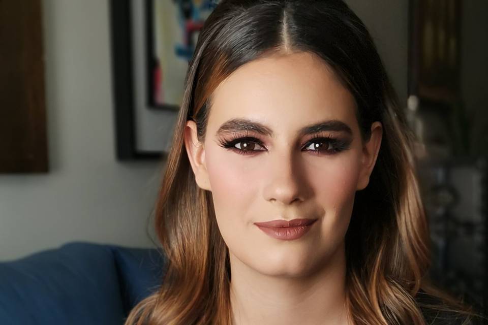 Peinado y maquillaje