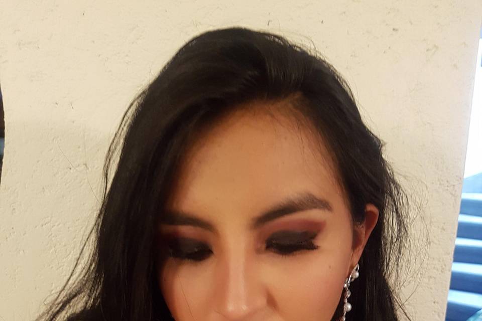 Peinado y maquillaje