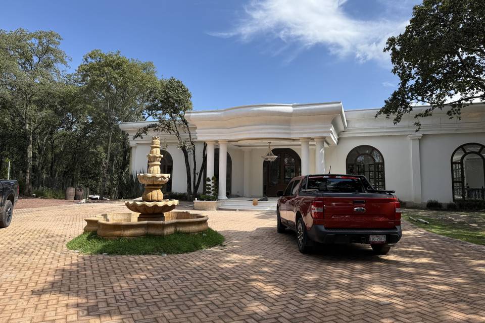 Salón rodeado de la naturaleza