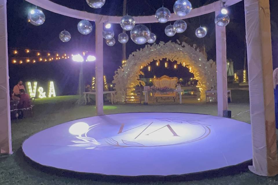 Pista de baile redonda y estru