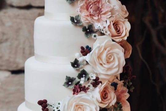 Pastel boda con flor natural