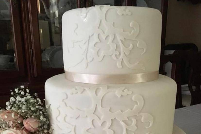Pastel decorado de boda blanco