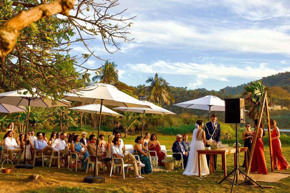 Ceremonia en jardín estero