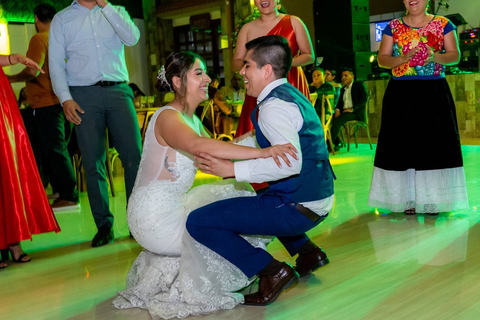Fiesta salón Águila Dorada