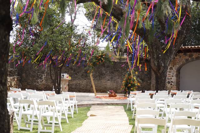 Ceremonia con camino de pétalos en Tepoztlán, Morelos  Detalles boda  invitados, Organizar boda, Cosas de boda