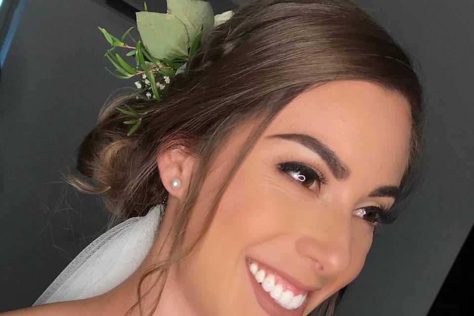 Maquillaje y peinado para novia