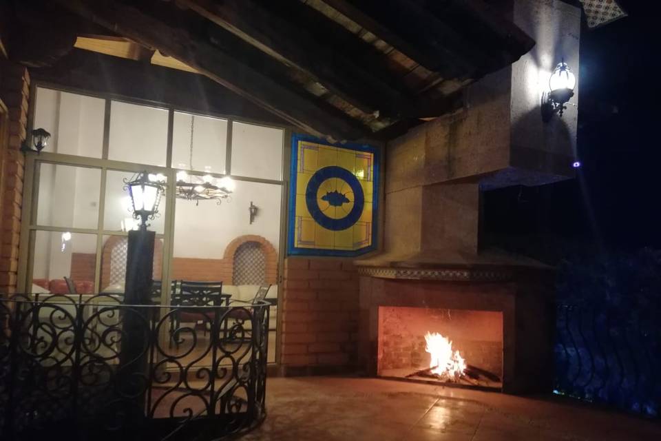 Salones y chimenea