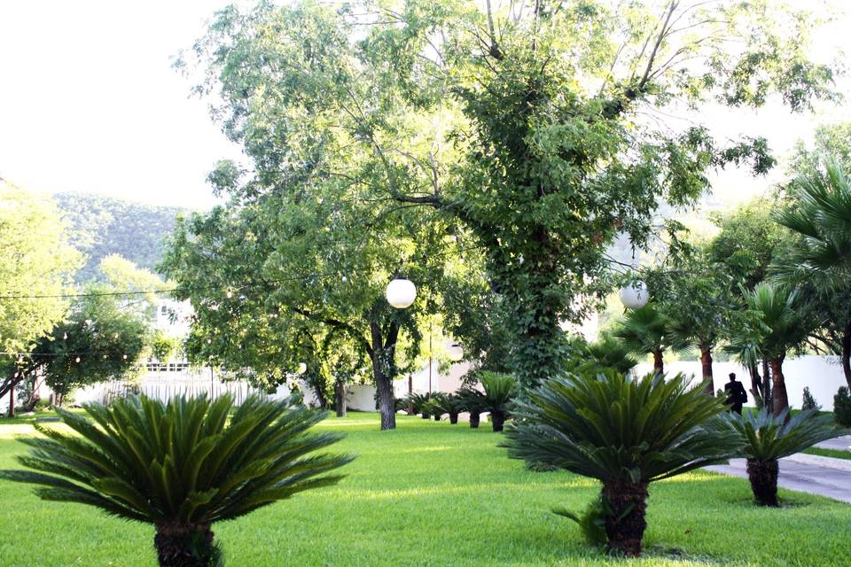 Riva Salón y Jardín