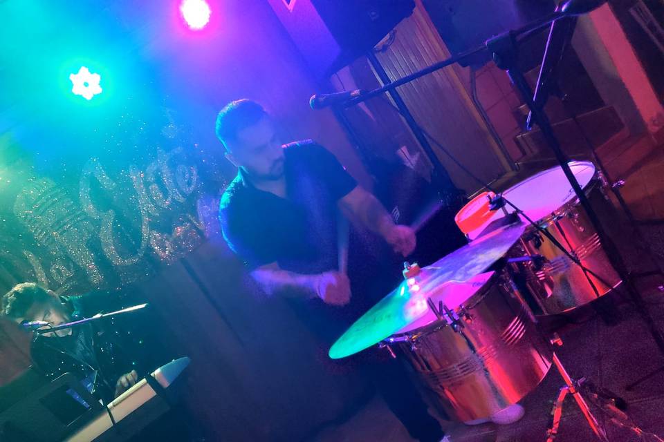 Voz y timbalero