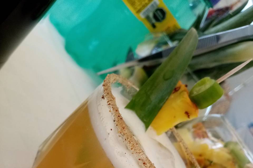 Mezcal y jugo de piña