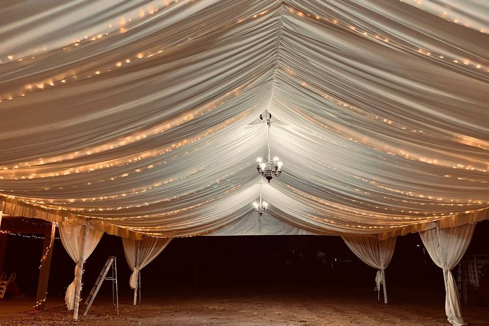 Carpa plisada con luces