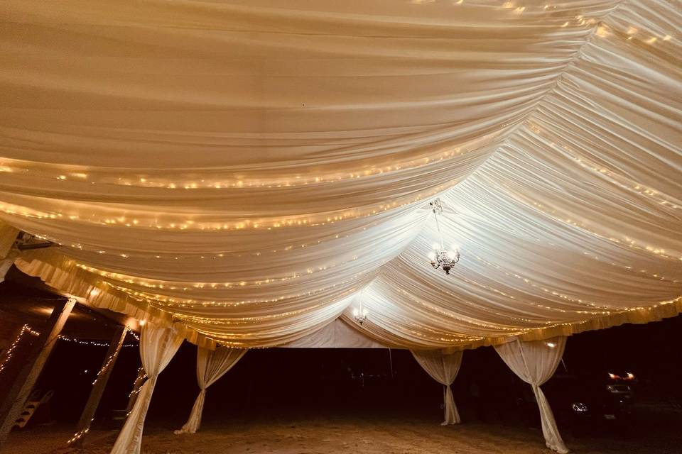 Carpa plisada con luces
