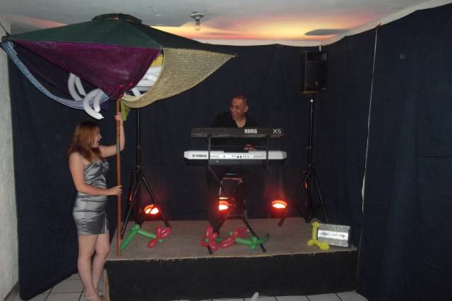 Utilería para entregar globos