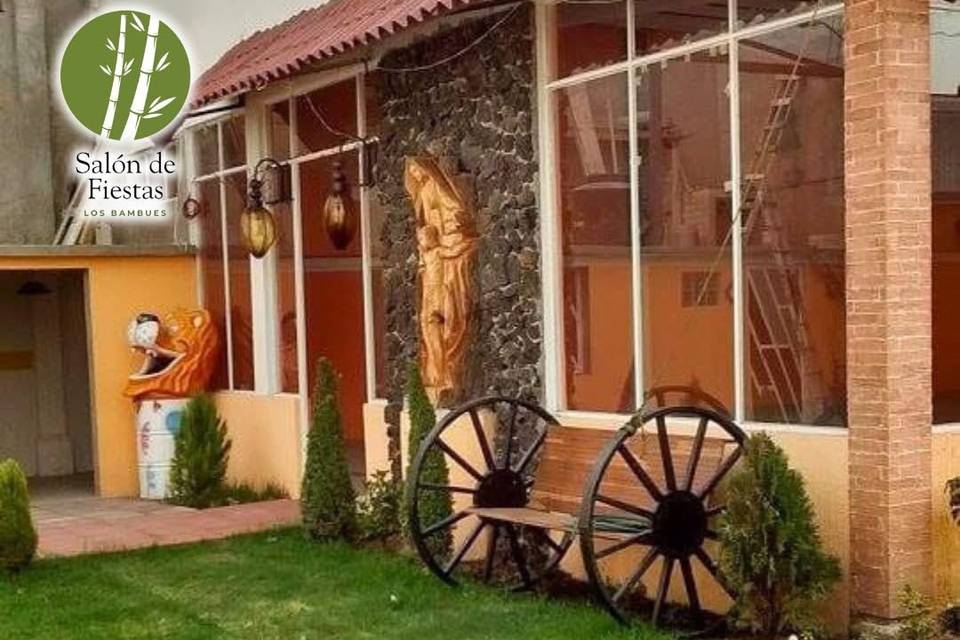 Jardin y entrada