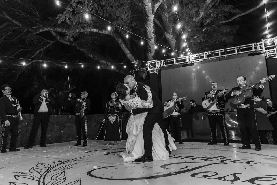 Bailando