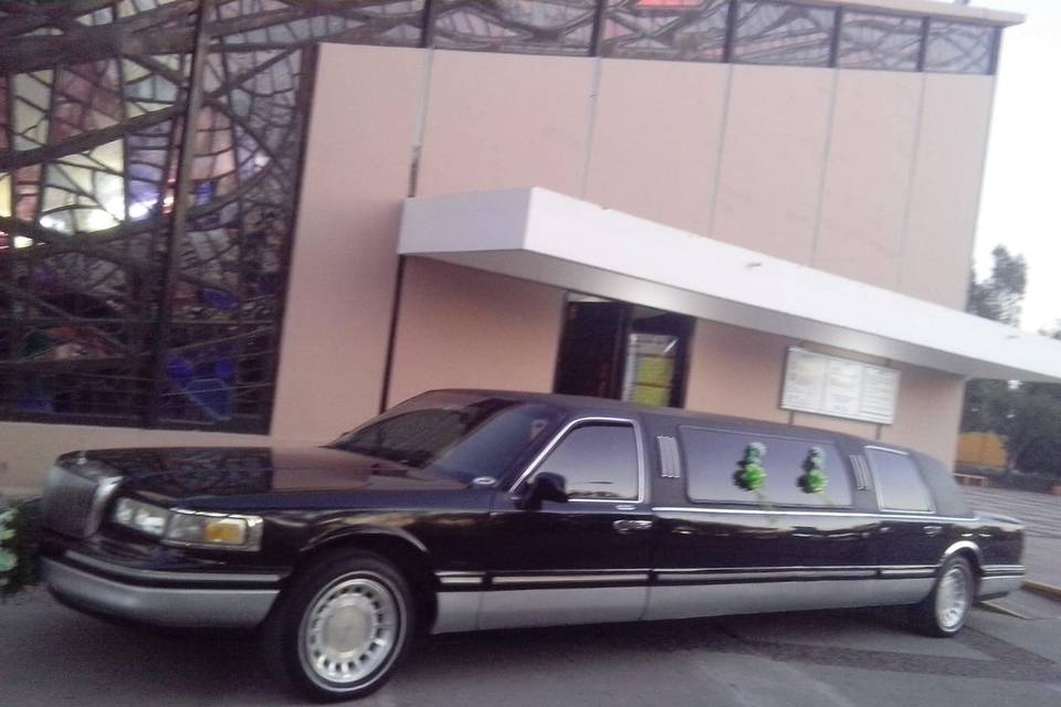 Limo lincoln negra