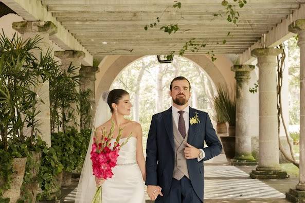 Pareja de novios con estilo