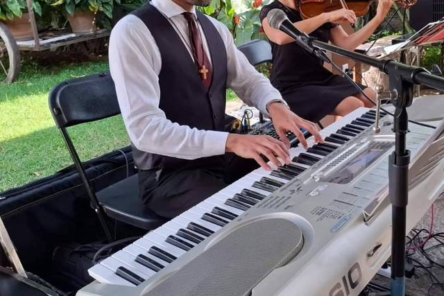 Voz masculina y violín