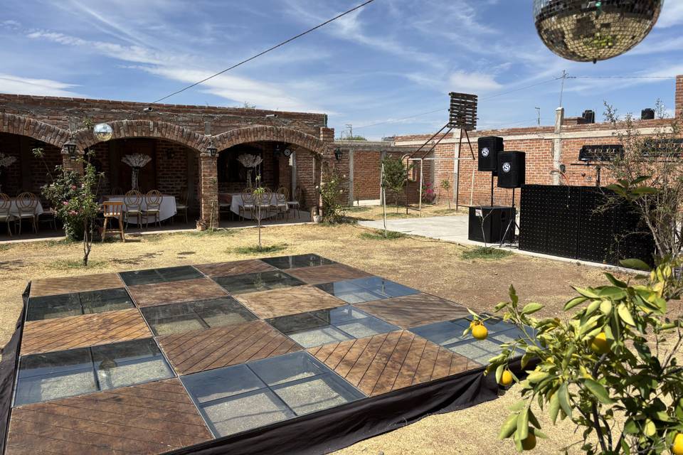 Pista Baile, cristal y madera