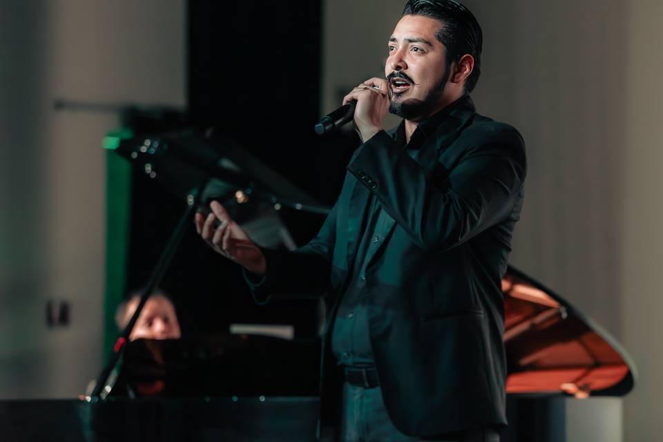 Sobremesa con tenor y pianista