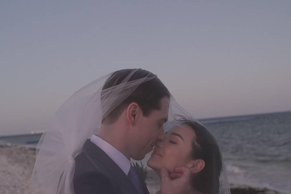 Beso frente al mar