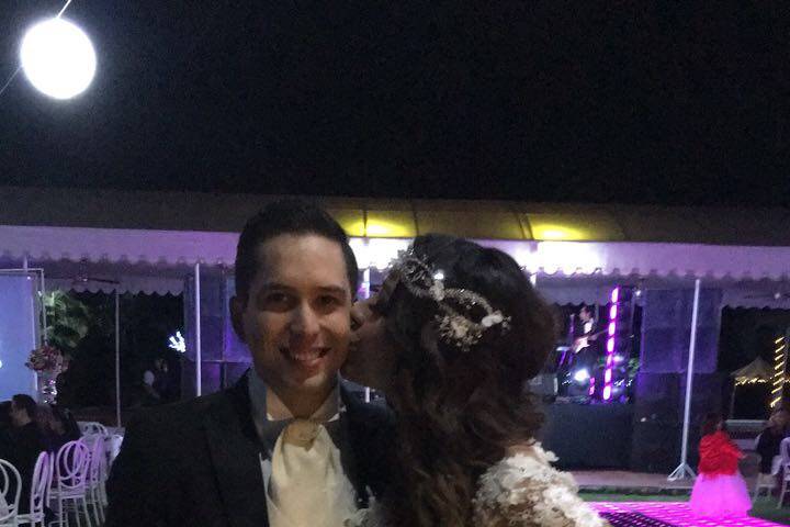 Felicidades a los novios