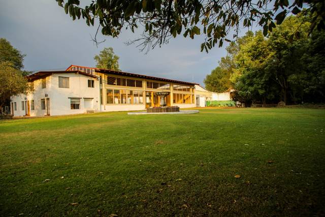 Salón y jardín