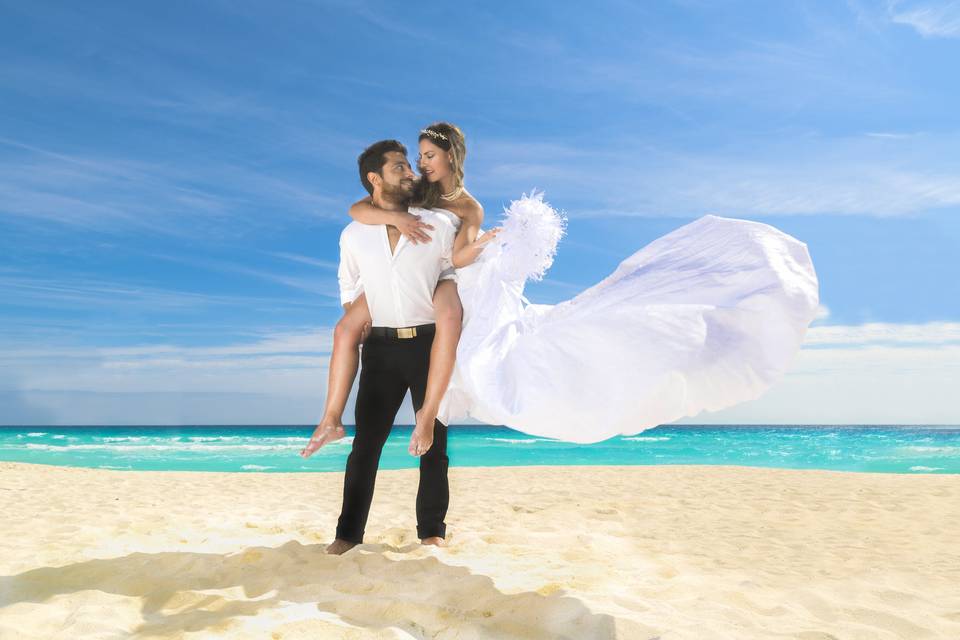 Novios en la playa