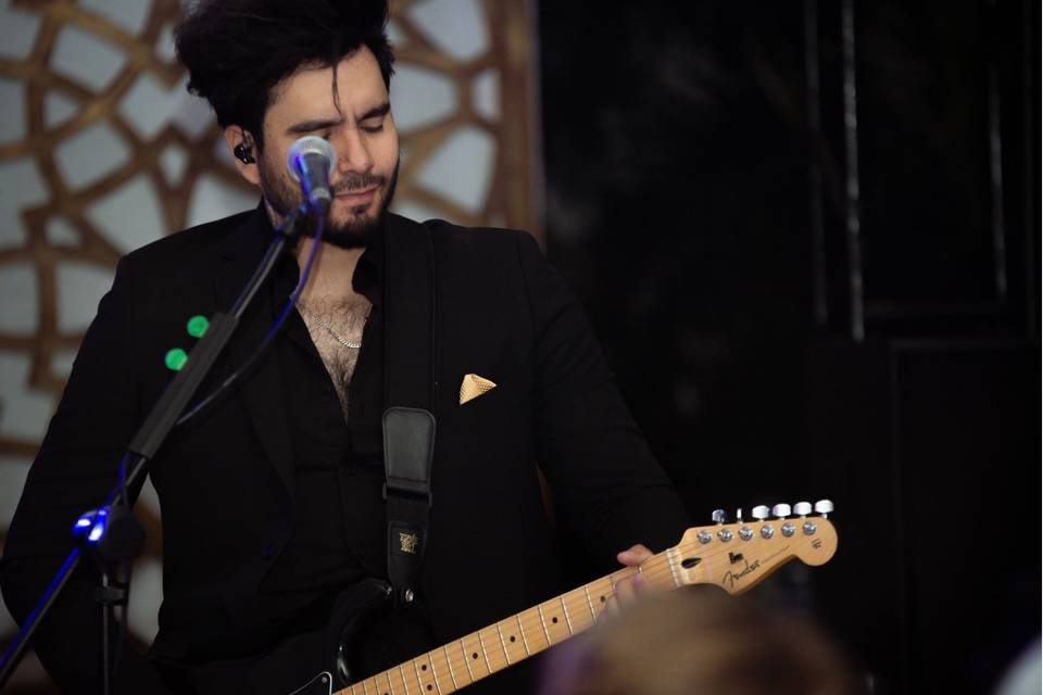 Benji en la guitarra