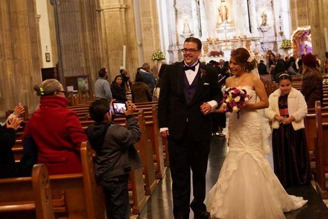 Saliendo de la iglesia