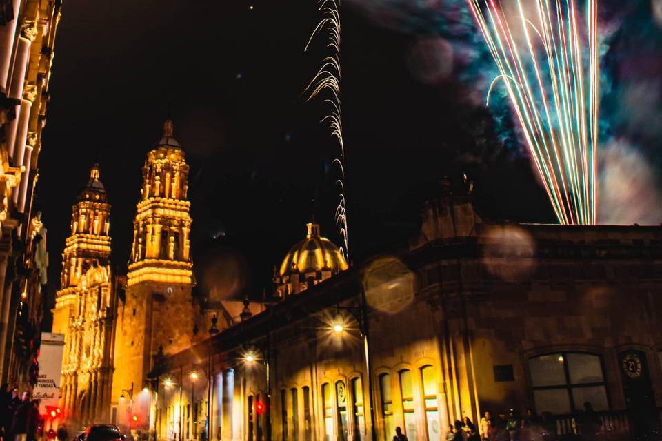 LUCES Y MAS