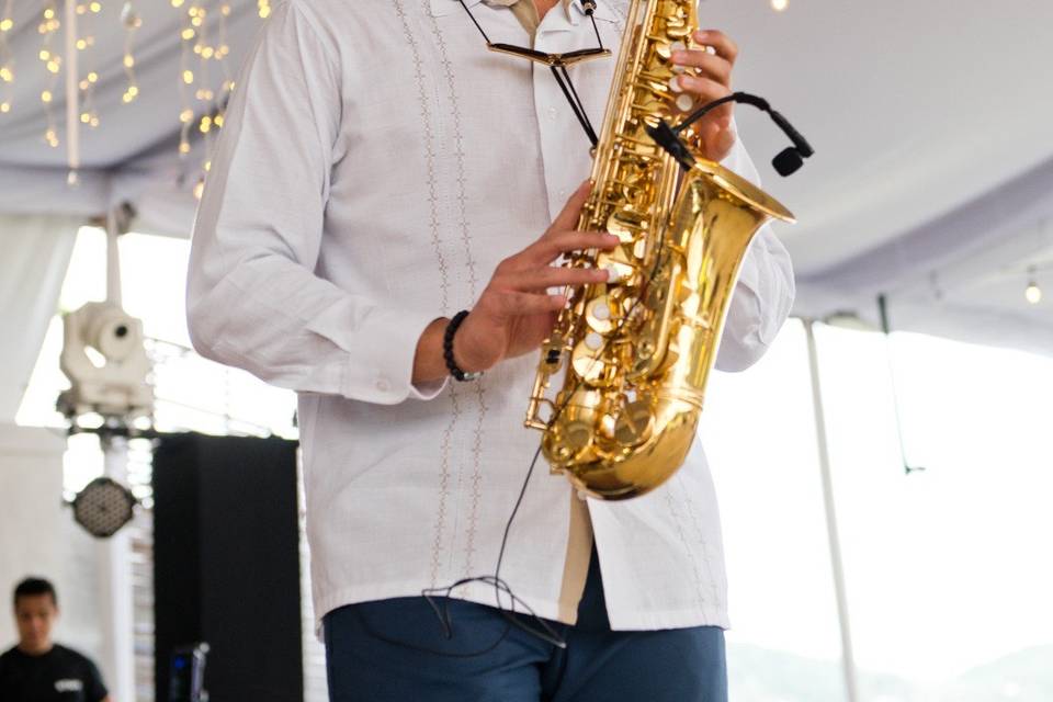 Tocando el saxofón