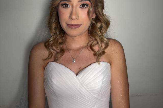 Estefani Mondragón Makeup