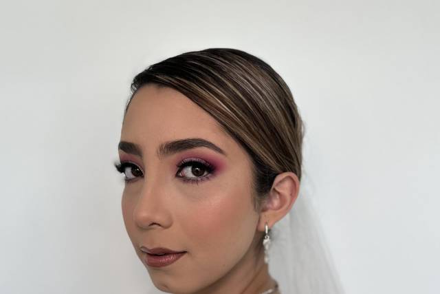 Estefani Mondragon Makeup