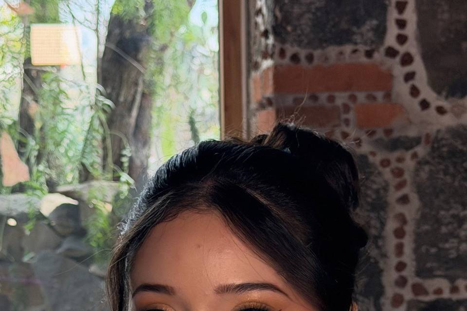 Estefani Mondragón Makeup