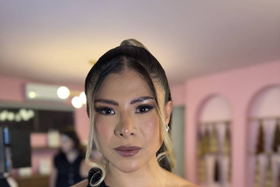 Estefani Mondragón Makeup