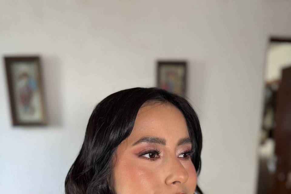Estefani Mondragón Makeup
