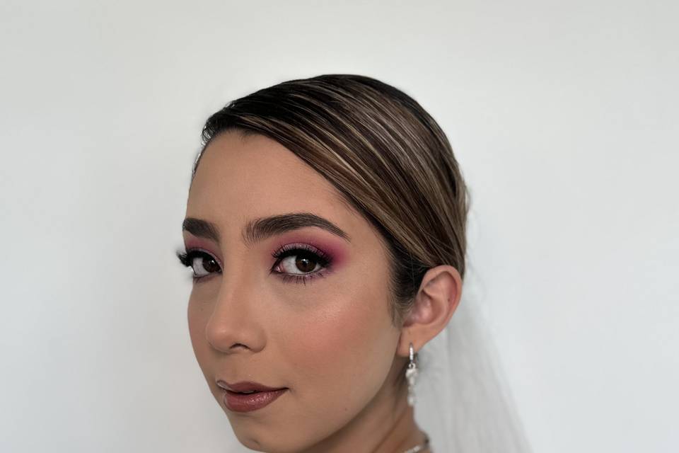 Estefani Mondragon Makeup