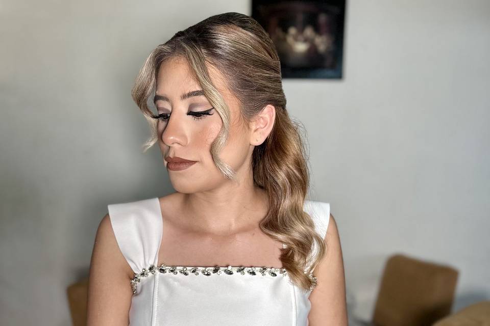 Estefani Mondragón Makeup
