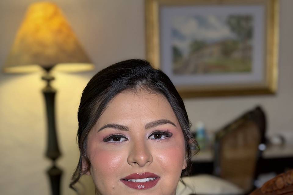 Estefani Mondragón Makeup