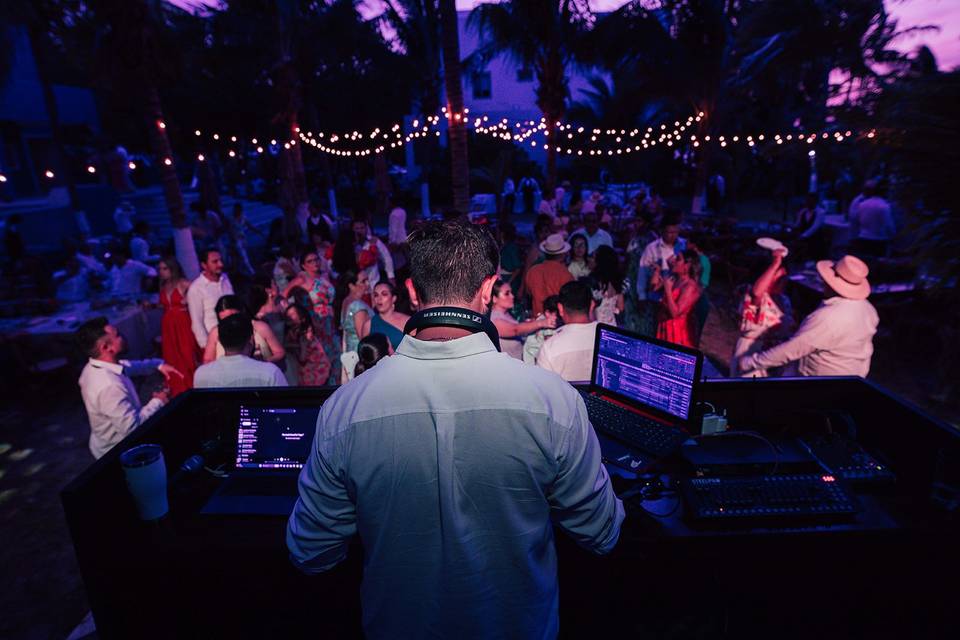 Dj pov wedding