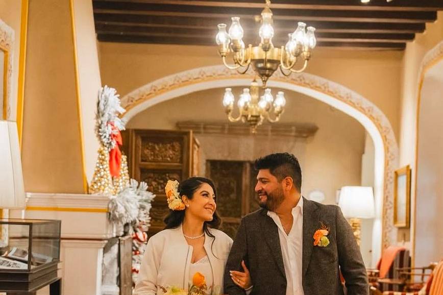 Novios caminando